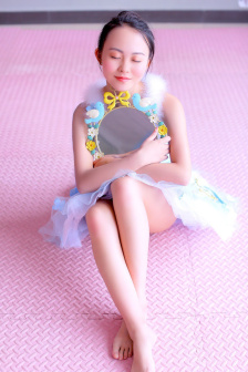 《保龄球女郎》娃娃脸