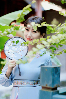 男人吃奶摸下挵进去好吗?