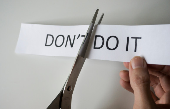 研究人員發(fā)現基于文本的AI模型容易受到釋義攻擊