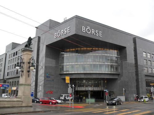 德國的德意志交易所和瑞士的瑞士證券交易所之間進(jìn)行風(fēng)險投資