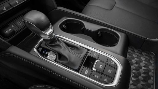 Santa Fe的2.2升渦輪柴油發(fā)動(dòng)機產(chǎn)生147kW和440Nm