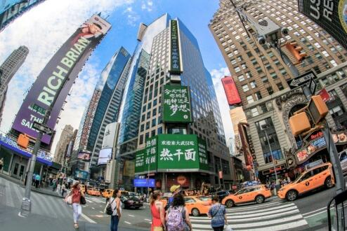 時(shí)代廣場(chǎng)已成為一個(gè)封閉的挖出來(lái)的噩夢(mèng)