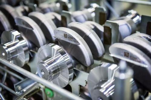 Midge看起來(lái)一如既往的完美無(wú)瑕但需要將她帶到那里