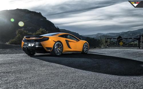 邁凱輪在15 CONCOURS D優(yōu)雅展示特別車(chē)型