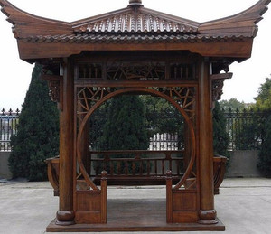 Anthony Burrill在巴塞羅那的圖形頂級精致木材屋頂涼亭