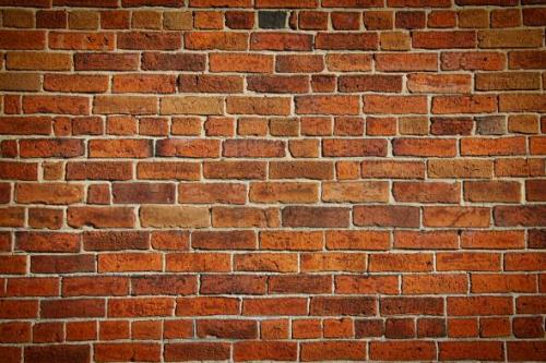 Martin Lejarraga用紅磚和瓷磚包裹西班牙山區避難所