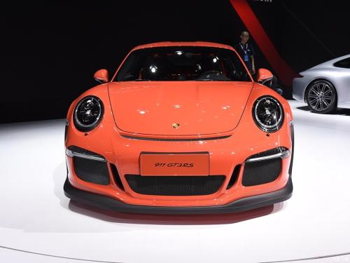 保時(shí)捷為未來(lái)車(chē)輛提供獨特的Active后擴散器專(zhuān)利 Christian A.的 文章，2017年4月29日