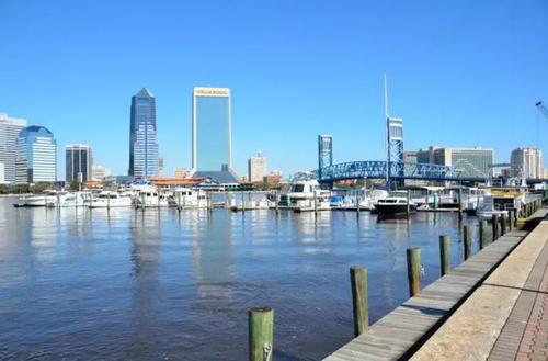 進(jìn)一步證明了試圖越過(guò)買(mǎi)方市場(chǎng)的場(chǎng)所所面臨的挑戰