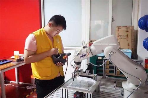 多米諾的比薩餅現在正在使用比薩聊天機器人