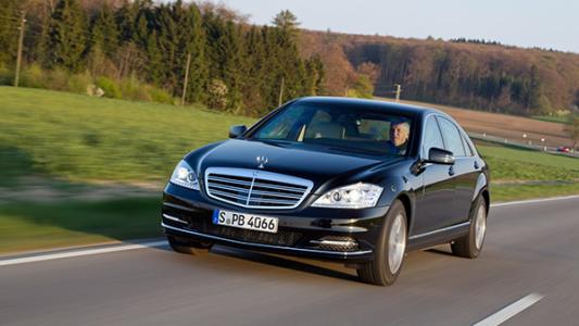 梅賽德斯-奔馳在全球豪華車(chē)銷(xiāo)售競賽中超越寶馬