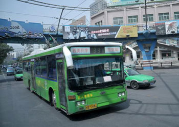 Frey and Chambers的電車(chē)道加油站是棕櫚泉的現代門(mén)房