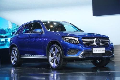 梅賽德斯-奔馳已被發(fā)現試駕即將推出的GLC 63 AMG性能SUV的原型版