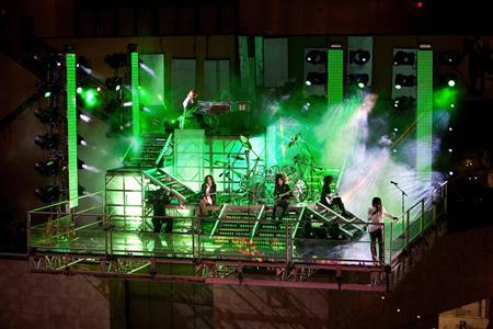 由于Japannext和Chi-X Japan等專(zhuān)有交易系統從主要交易所中搶占了市場(chǎng)