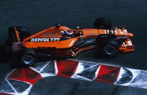 英菲尼迪為客戶(hù)提供了駕駛F1汽車(chē)的機會(huì )