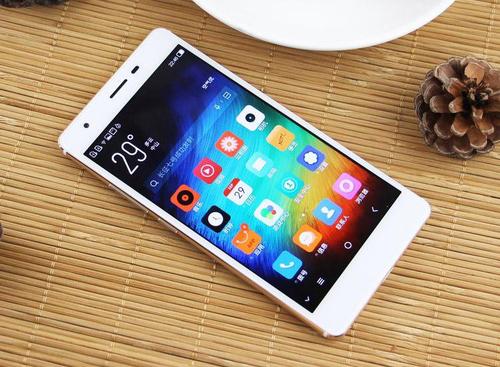 購買(mǎi)這款具有出色電池和處理器4GB RAM的手機