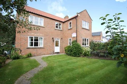 Happy Mill Boxes隨附的塑料玩具現已被3500單位的Happy Mill Boxes取代