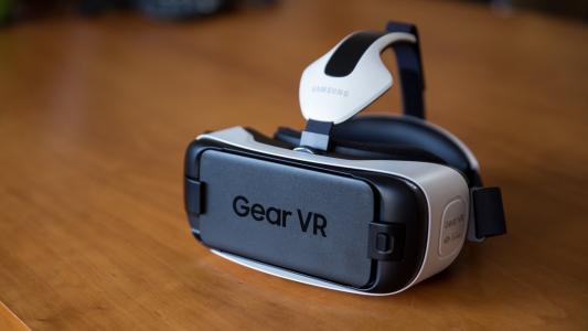 在這種情況下三星提供的Gear VR的價(jià)格僅為990盧比