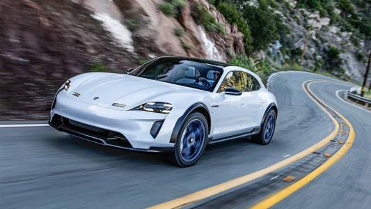 保時(shí)捷在60年代末迎來(lái)了600馬力的Mission E項目