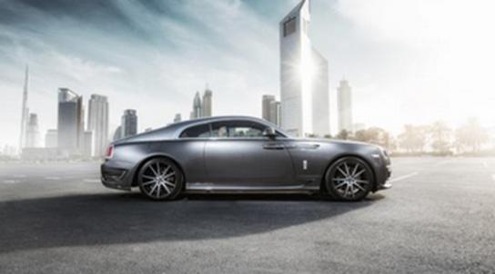 勞斯萊斯車(chē)頂裝有沖浪板 這可不是每天都能看到的