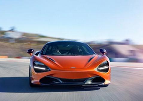 邁凱輪720S被一輛可滑動(dòng)的小卡車(chē)撞得屁滾屁滾的