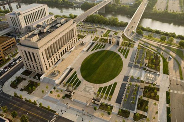 麥迪遜國際房地產(chǎn)公司收購了五英畝廣場(chǎng)