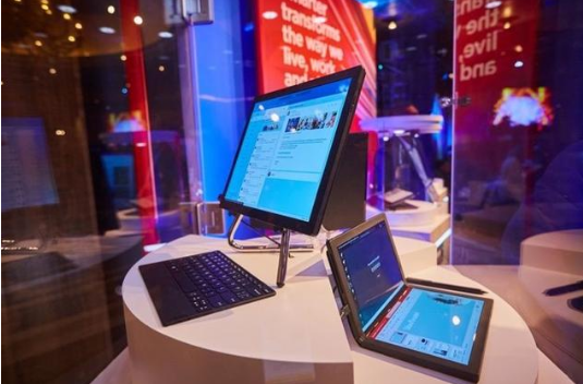 聯(lián)想的Yoga 5G是世界上第一臺能夠連接到5G網(wǎng)絡(luò )的PC