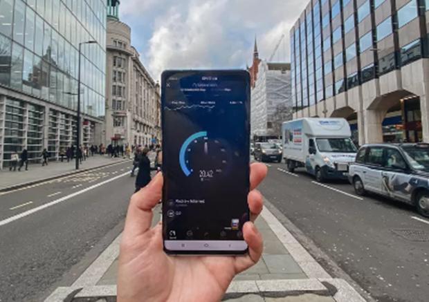 在英國五個(gè)主要城市的EE與Vodafone和O2上測試了5G