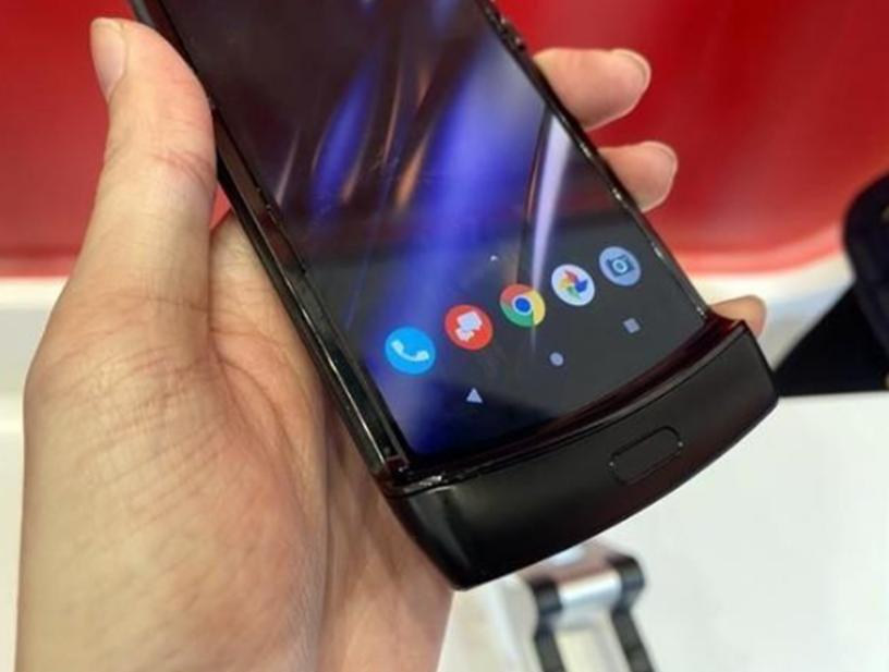 摩托羅拉已經(jīng)開(kāi)始提前交付一些Razr的預訂