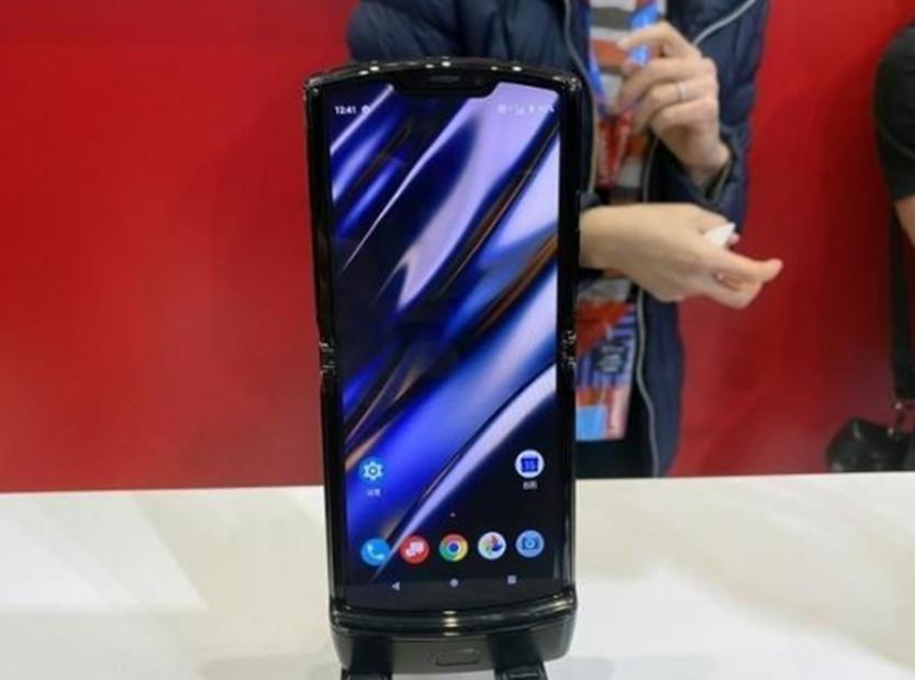 摩托羅拉已經(jīng)開(kāi)始提前交付一些Razr的預訂