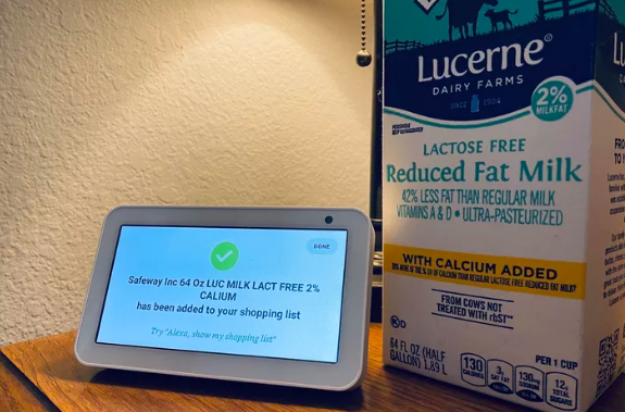 亞馬遜的Echo Show現在可以?huà)呙钘l形碼來(lái)充實(shí)您的購物清單