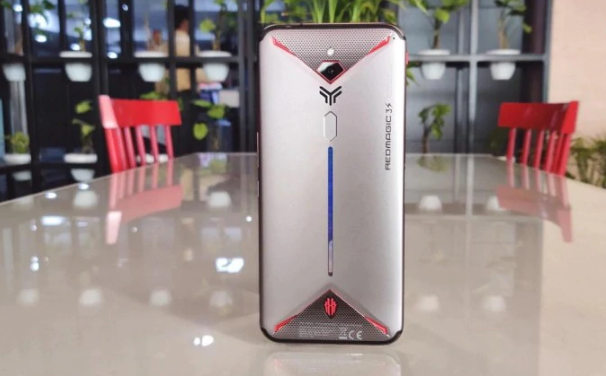 努比亞的80W快速充電技術(shù)被嘲笑 預計將在MWC 2020上亮相