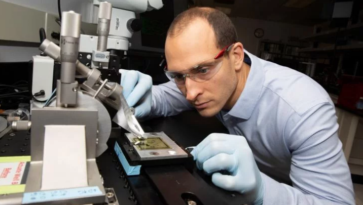 LLNL研究人員開(kāi)發(fā)了能夠長(cháng)期記錄神經(jīng)活動(dòng)的3D單片大腦設備