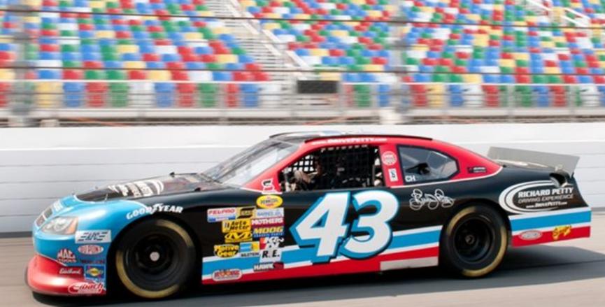 代托納500賽車(chē)令人震驚的終點(diǎn)線(xiàn)碰撞表明賽車(chē)更安全