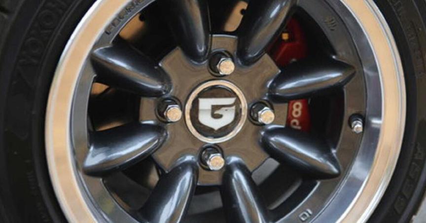 這款帶有Acura V6發(fā)動(dòng)機的經(jīng)典迷你車(chē)輪的功率為500 HP