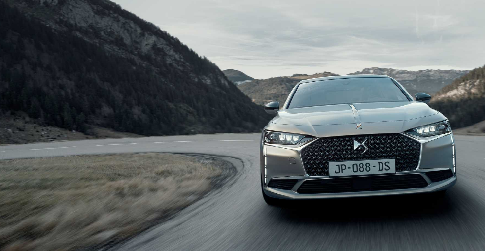 DS 9作為環(huán)游世界市場(chǎng)的插電式豪華轎車(chē)首次亮相