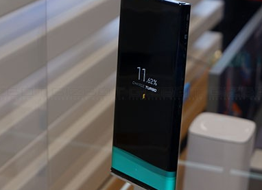 小米使用了Mi MIX中首次提供的壓電揚聲器的改進(jìn)版本