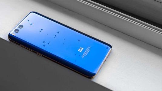 小米Mi無(wú)線(xiàn)電源銀行與10000毫安電池推出在2499盧比