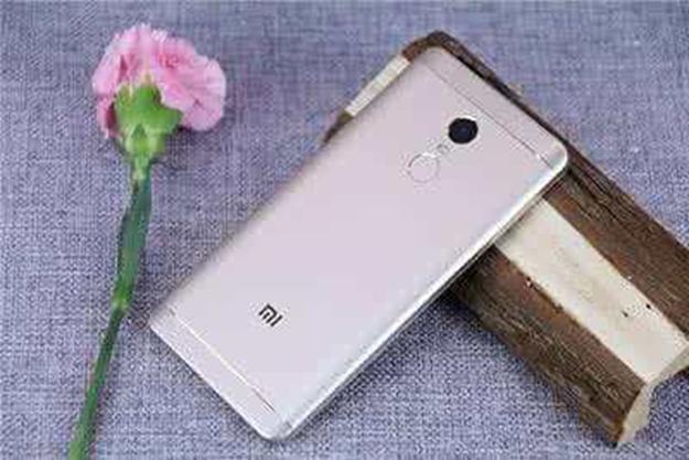 Note 4比iPhone更好因為它有屏幕和筆