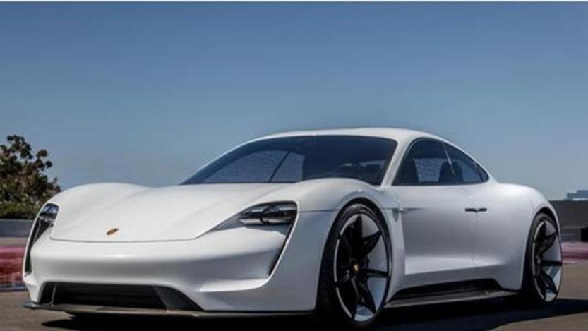 全新保時(shí)捷Taycan著(zhù)火損壞佛羅里達車(chē)庫