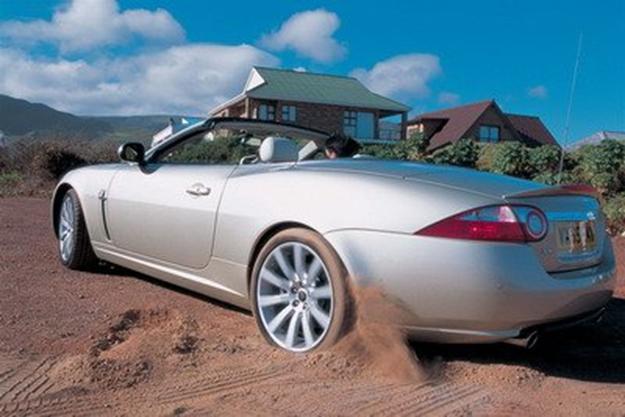 Chip Foose的Jaguar E型敞篷跑車(chē)Restomod是美國的愿景