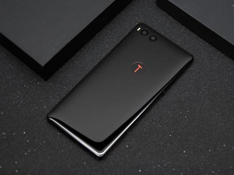 評測：錘子堅果R1以及小米8耗電如何