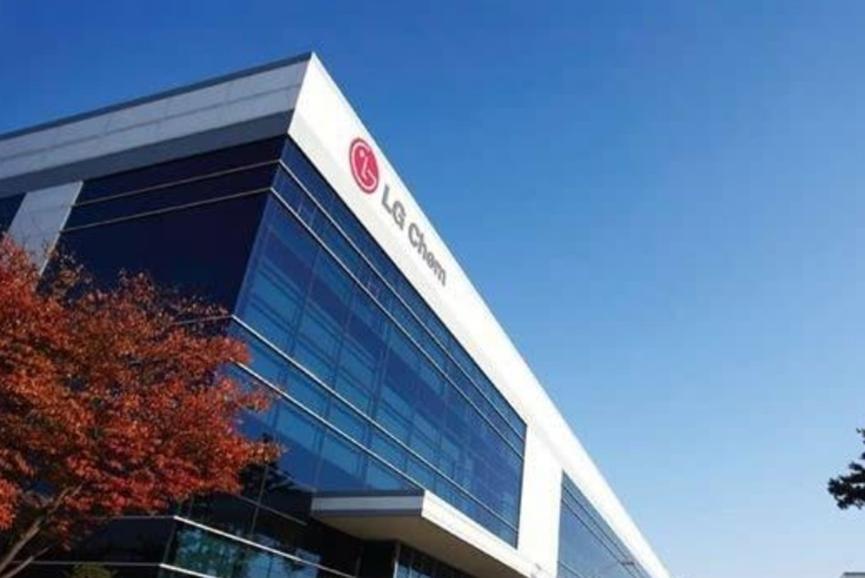 LG Folder 2是采用Snapdragon 210 SoC的新型入門(mén)級翻蓋手機