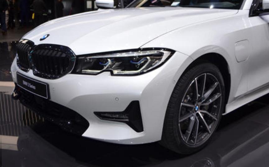 新型BMW 330e插電式混合動(dòng)力車(chē)將EV范圍提高至23英里但降低了MPG