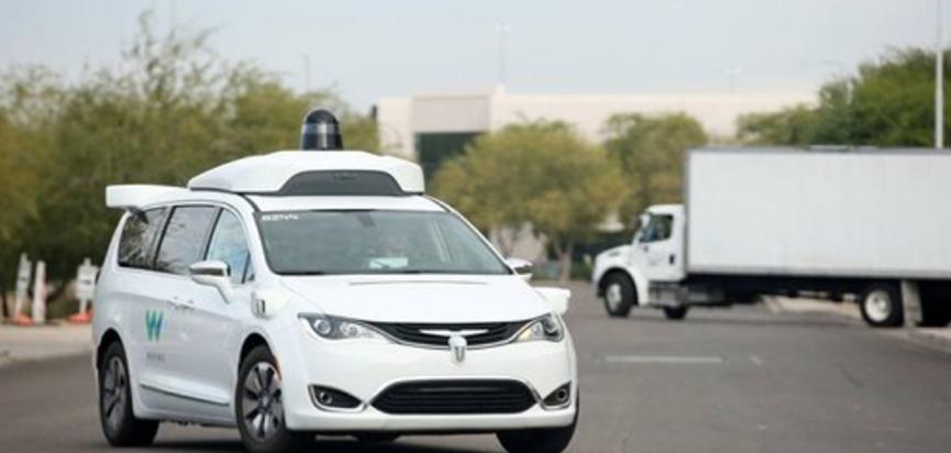 Waymo談?wù)撈湎乱磺f(wàn)英里