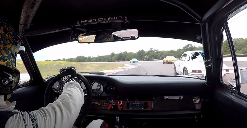 觀(guān)看這些老式保時(shí)捷在賽道上的表演