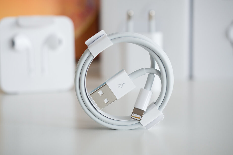 Apple將于明年無(wú)端口使用之前跳過(guò)iPhone 12 / Pro 5G上的USB-C