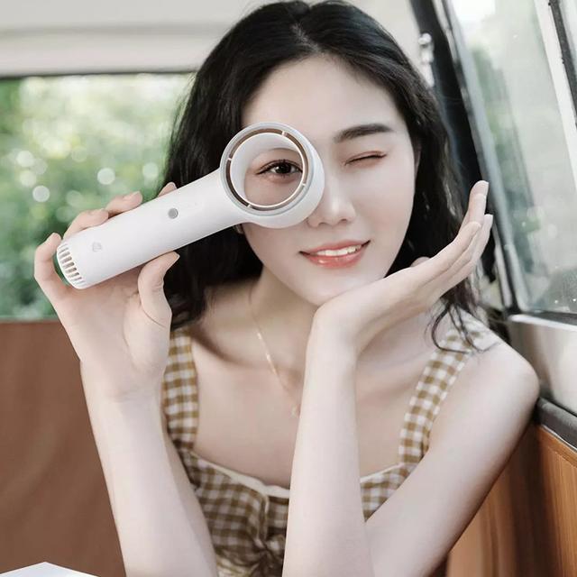 威遠智能手持無(wú)葉風(fēng)扇是小米最新的眾籌產(chǎn)品