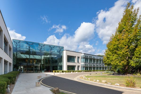 Kamco Invest和M7 Real Estate收購英國辦公樓組合