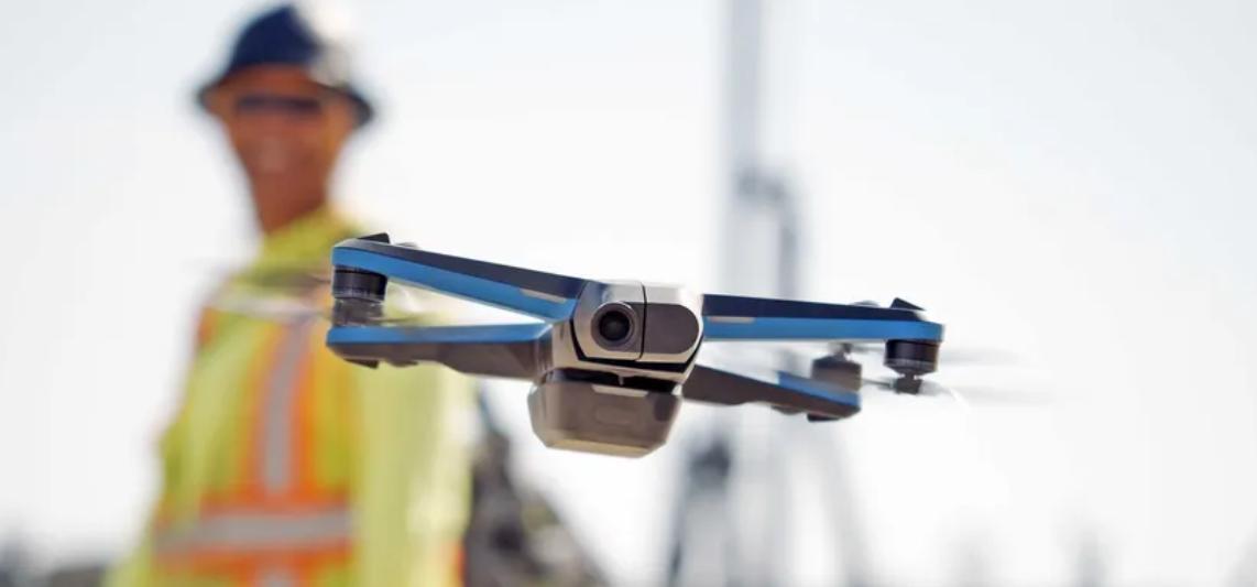 Skydio的AI驅動(dòng)的企業(yè)級飛行機器人無(wú)人機