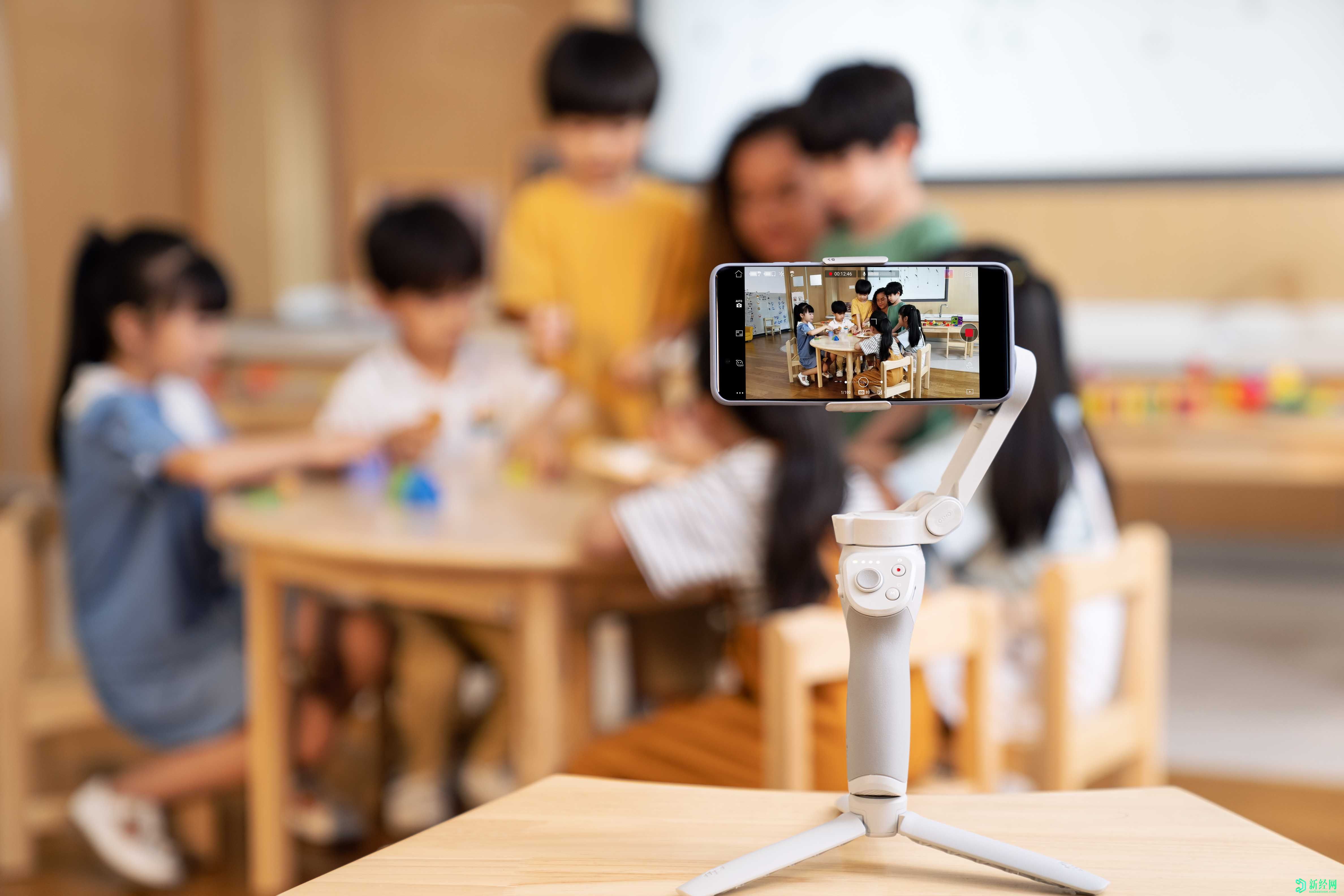 DJI OM 4移動(dòng)云臺宣布具有人性化的磁性支架和可折疊設計